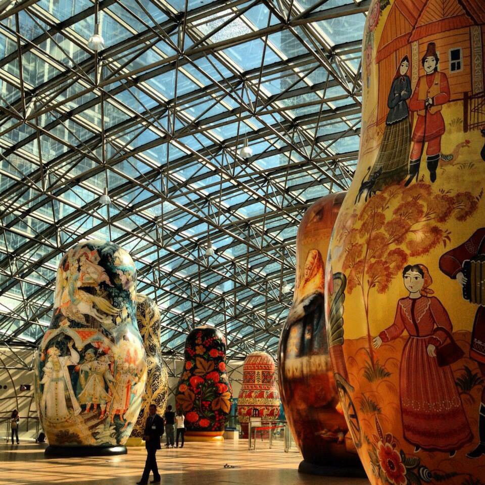 Bonecas Russas Gigantes em Paris